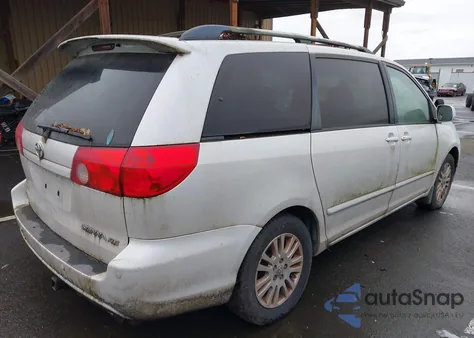 2008 Toyota Sienna Xle z USA, uszkodzony, nr VIN 5TDZK22C28S101487